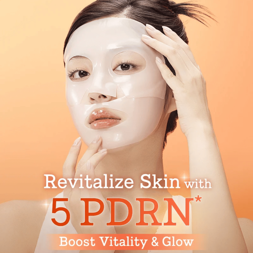 COSRX 5 PDRN Hyaluronic Acid Vital Hydrating Hydrogel Mask aplikowana na twarz dla rewitalizowanej skóry, zwiększonego blasku i intensywnego nawilżenia
