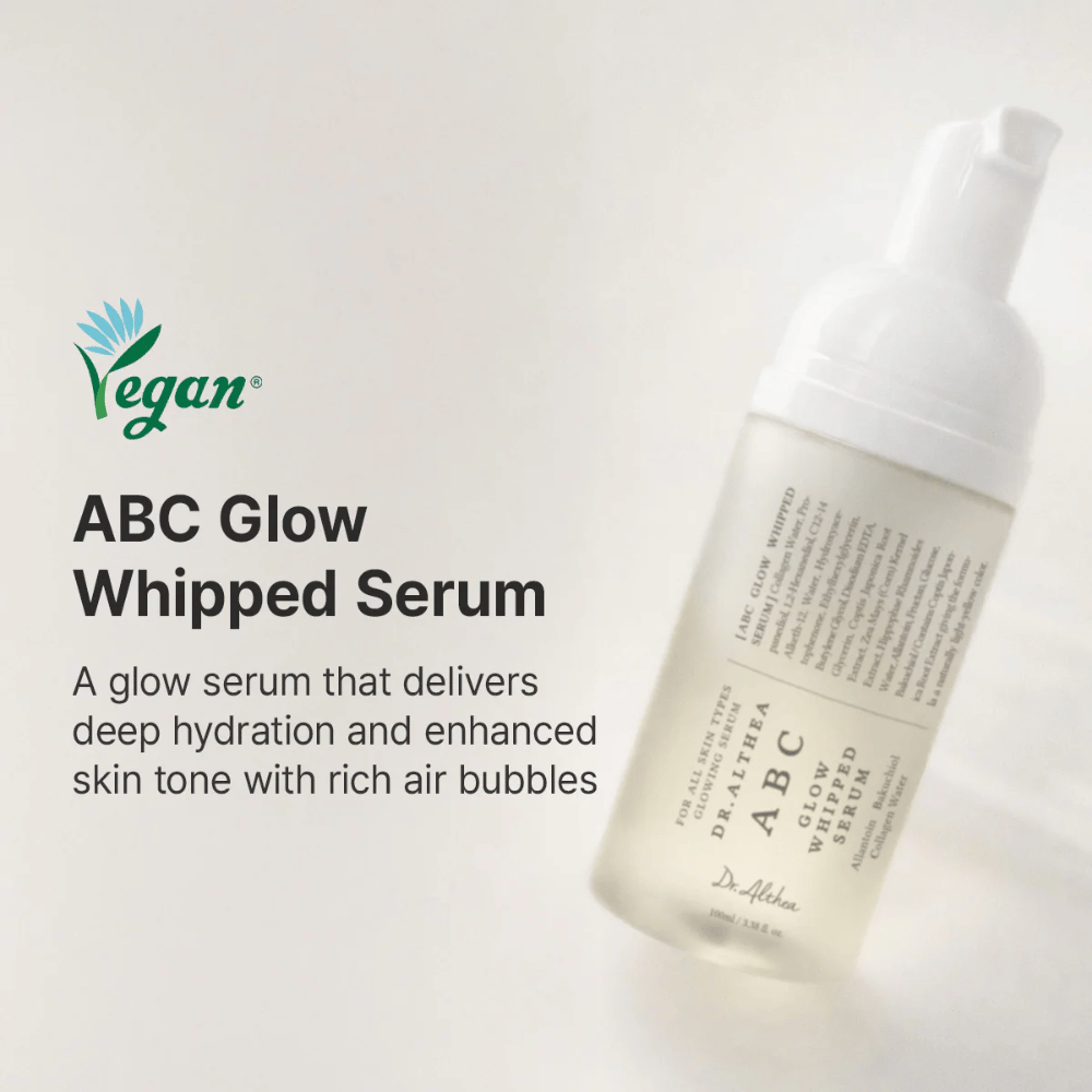 Obraz – branding / główne zdjęcie (najważniejsze)
Dr. Althea ABC Glow Whipped Serum – wegańskie serum rozświetlające z lekkimi bąbelkami, które nawilża skórę oraz zapewnia bardziej wyrównany koloryt i naturalny blask.