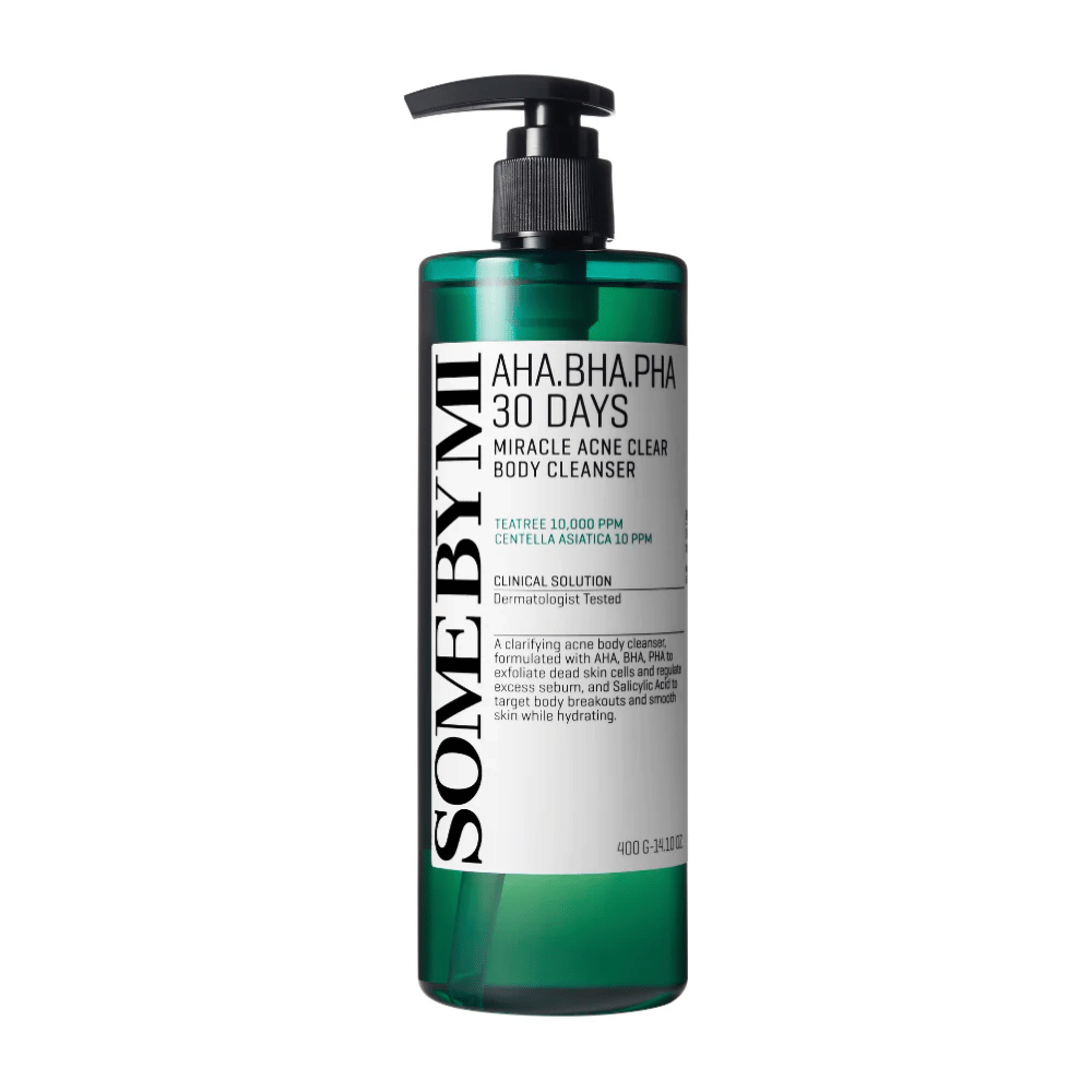 Butelka z SOME BY MI AHA.BHA.PHA 30 Days Miracle Acne Clear Body Cleanser. Butelka jest zielona z czarną pompką i białą etykietą opisującą składniki i funkcje produktu, w tym AHA, BHA i PHA do złuszczania i leczenia trądziku. Tło jest białe.