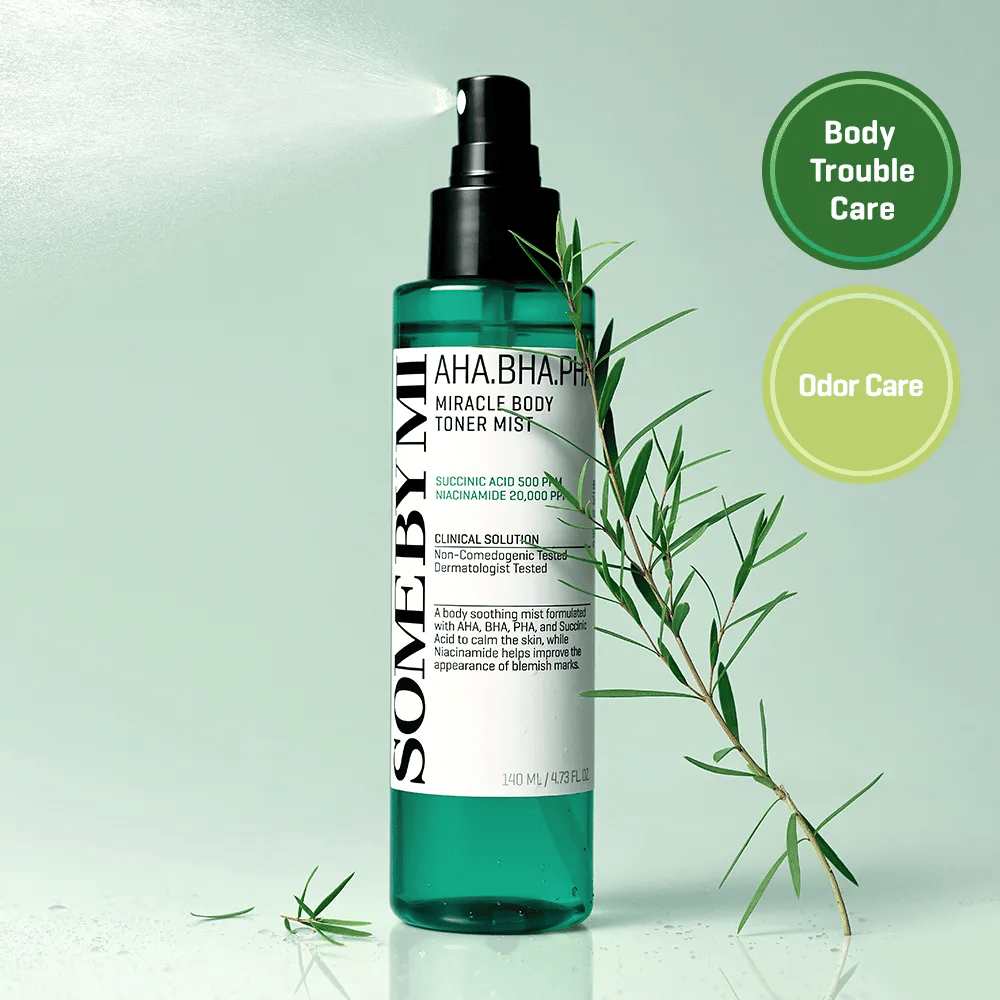 Some By Mi AHA BHA PHA Miracle Body Tonik do twarzy Mist – złuszczająca mgiełka do ciała z AHA, BHA i PHA, która pomaga zwalczać zanieczyszczenia, trądzik na ciele i poprawia strukturę skóry.