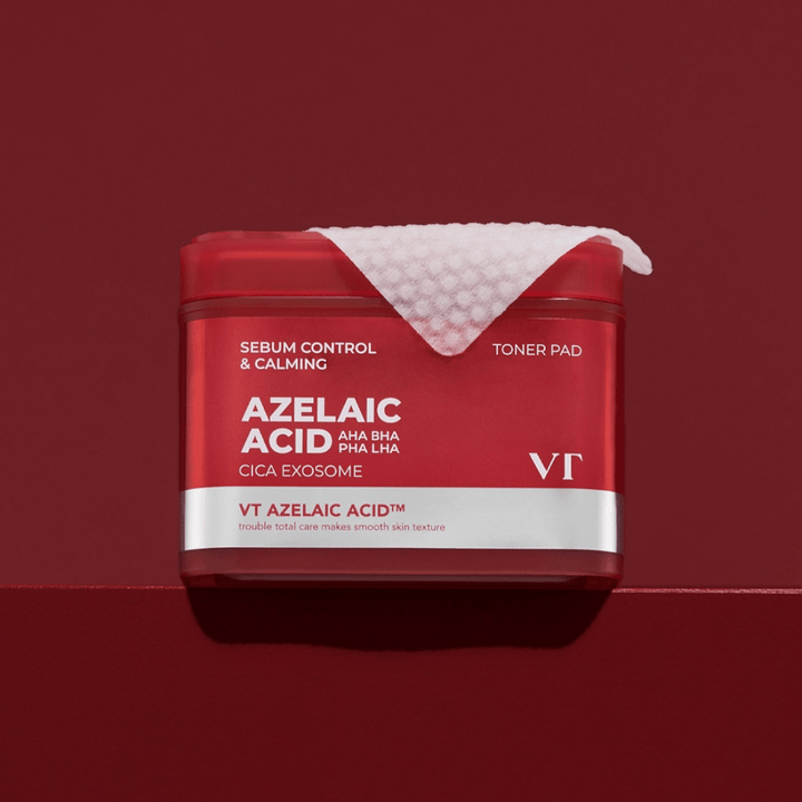 VT Azelaic Acid Toner Pad – czerwony słoik z teksturowanym płatkiem, idealny do wyrównania kolorytu skóry i zmniejszenia zanieczyszczeń.