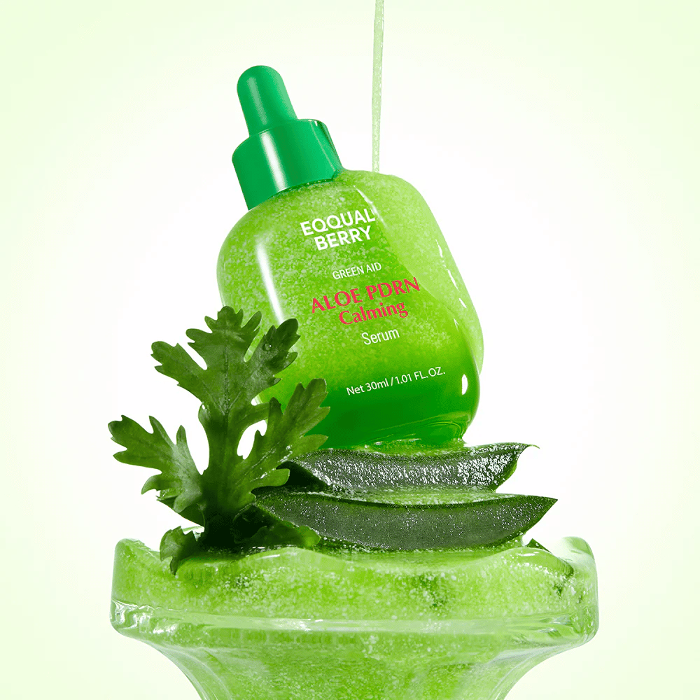 EQQUALBERRY Aloe PDRN Calming Serum umieszczone na aloesie – nawilżające i łagodzące serum z PDRN dla podrażnionej i suchej skóry.