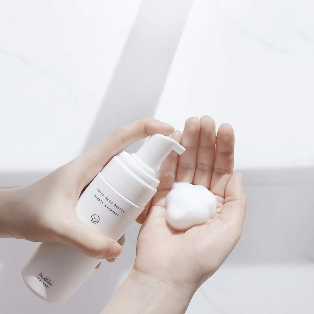 Dr. Althea Amino Acid Gentle Bubble Cleanser to delikatna pieniąca się pianka oczyszczająca z aminokwasami, która skutecznie oczyszcza, nie wysuszając skóry. Idealna dla wrażliwej skóry.