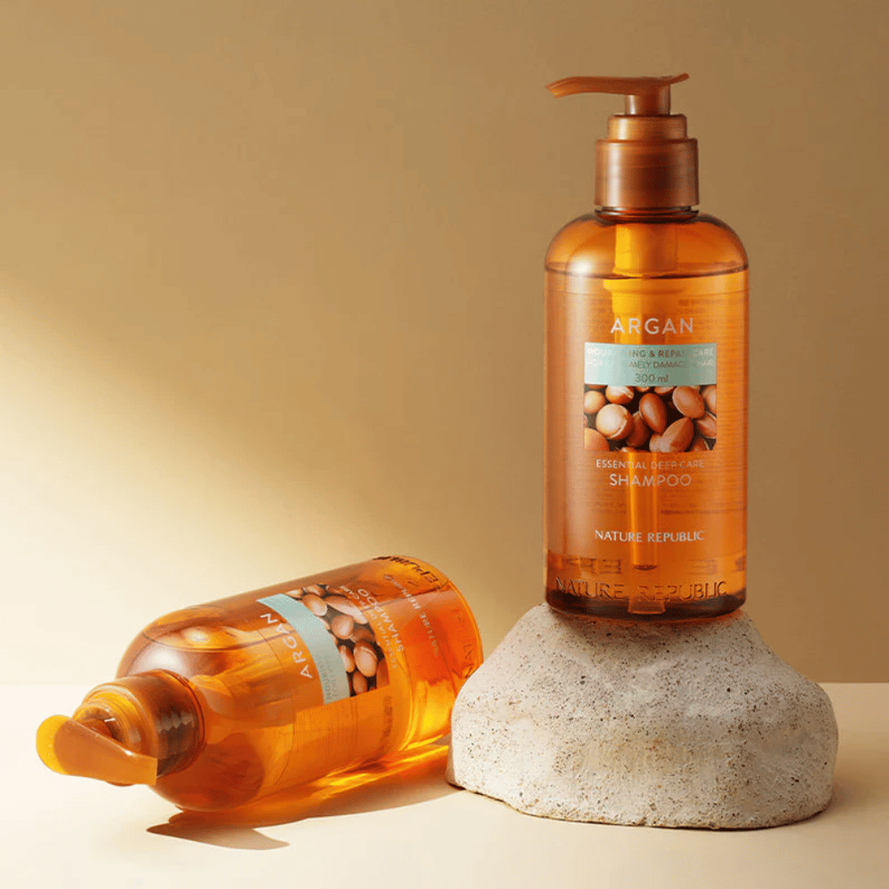 Nature Republic Argan Essential Moisture Repairing Shampoo 300 ml – pielęgnacyjny szampon z olejem arganowym do suchych i zniszczonych włosów.