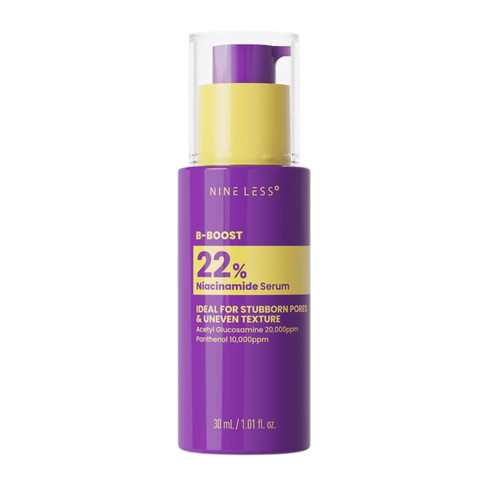 7. NINE LESS B-Boost 22% Niacinamide Serum 30 ml – fioletowa butelka z pompką z 22% niacynamidem na nierówną teksturę skóry