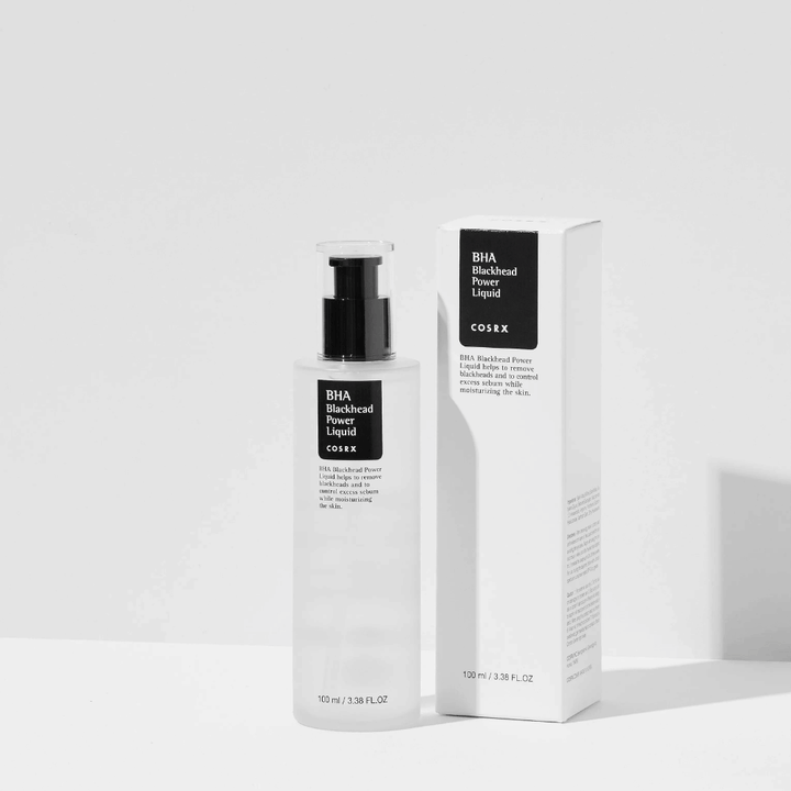 COSRX BHA Blackhead Power Liquid 100 ml z opakowaniem – serum do twarzy z BHA, które przeciwdziała zaskórnikom i nadmiarowi sebum.