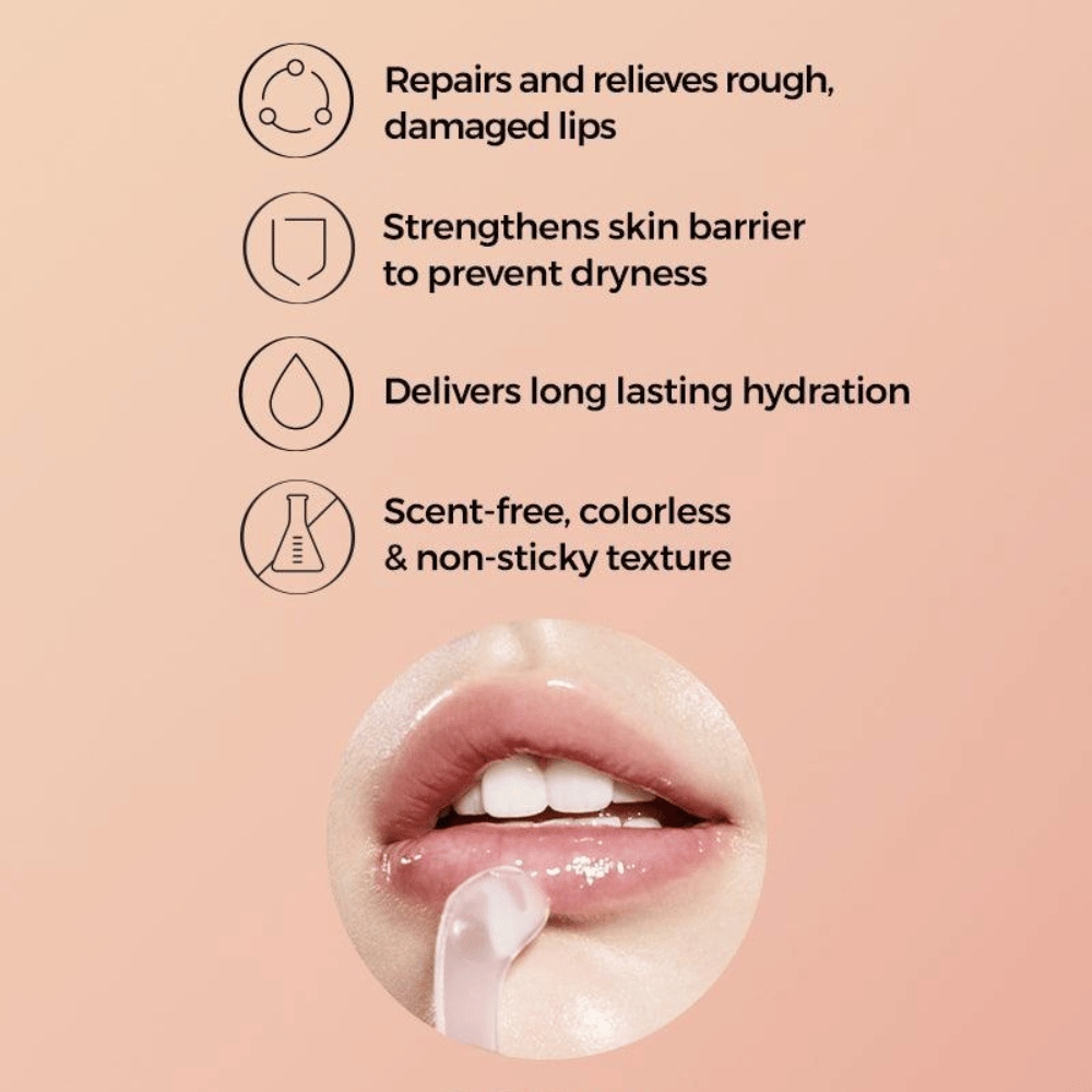 Zbliżenie na usta z aplikowaną maską COSRX Lip Sleep. Tekst podkreśla właściwości produktu: naprawia popękane usta, wzmacnia barierę skórną i zapewnia długotrwałe nawilżenie.