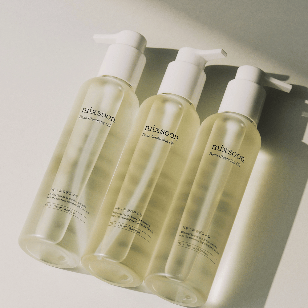 Trzy butelki Mixsoon Bean Cleansing Oil – koreańskie oczyszczanie na bazie oleju, które delikatnie usuwa makijaż, zanieczyszczenia i nawilża skórę.