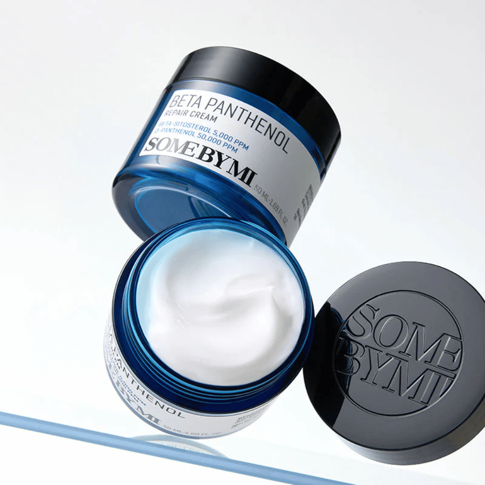 Otwarty słoik z SOME BY MI Beta Panthenol Repair Cream – bogata, miękka formuła do naprawy skóry i równowagi nawilżenia.
