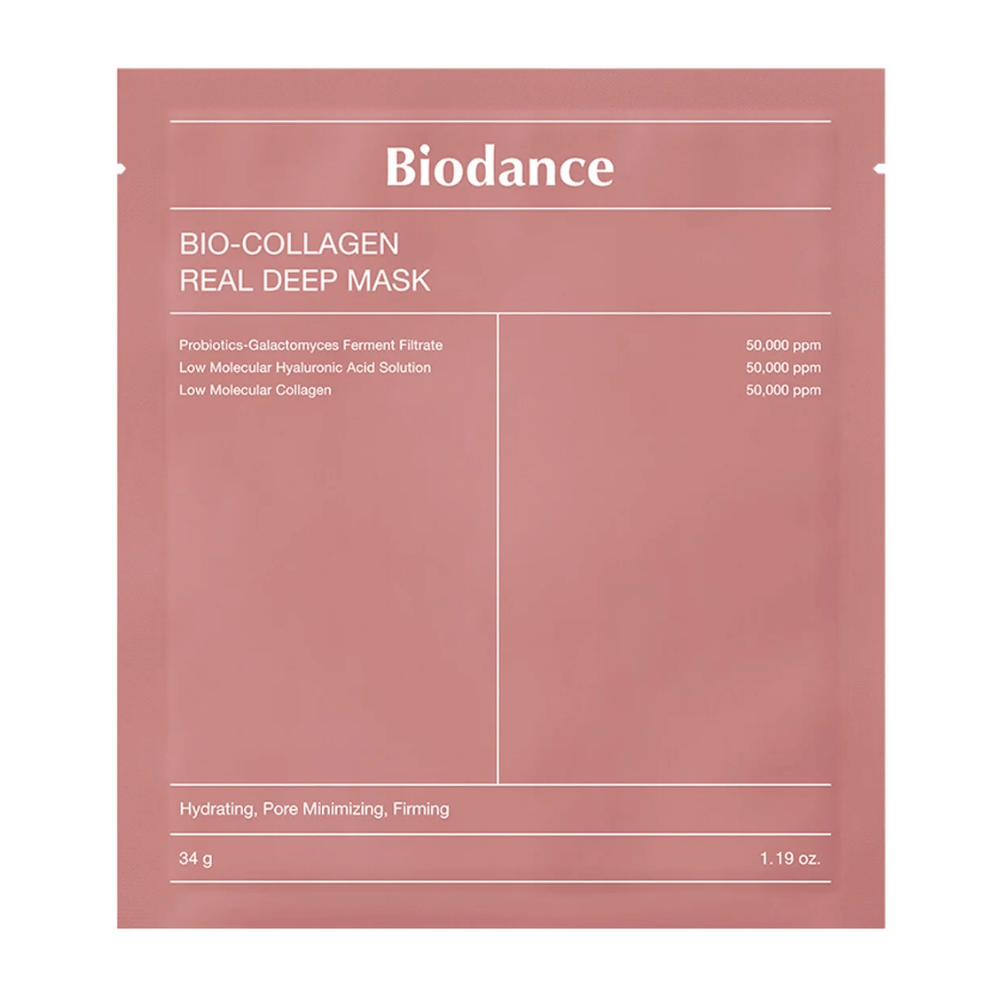 Obraz przedstawia Bio-Collagen Real Deep Mask z Biodance, zapakowany w miękki róż. Tekst szczegółowo opisuje składniki takie jak probiotyki, filtrat fermentacji galactomyces, kwas hialuronowy i kolagen, z efektami nawilżenia, zmniejszenia porów i jędrności.