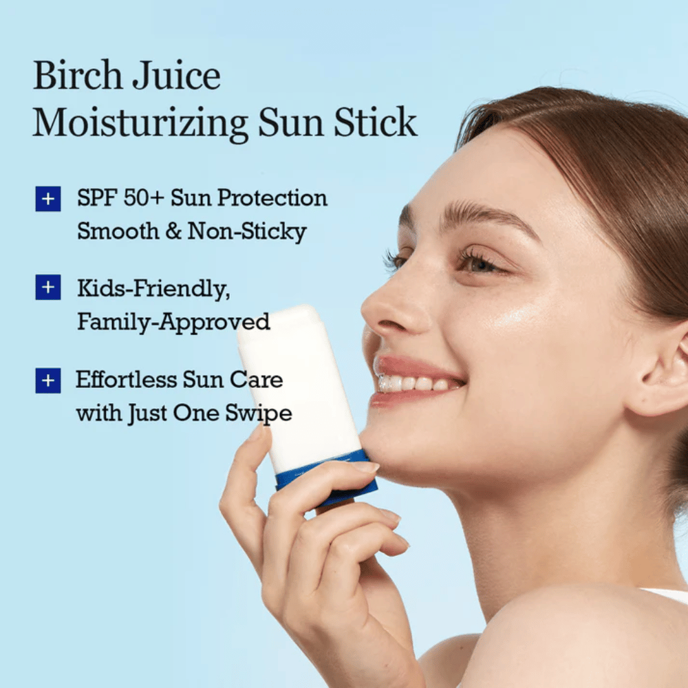 Osoba nakłada ROUND LAB Birch Juice Moisturizing Sun Stick na twarz jako gładką, nawilżającą ochronę przeciwsłoneczną