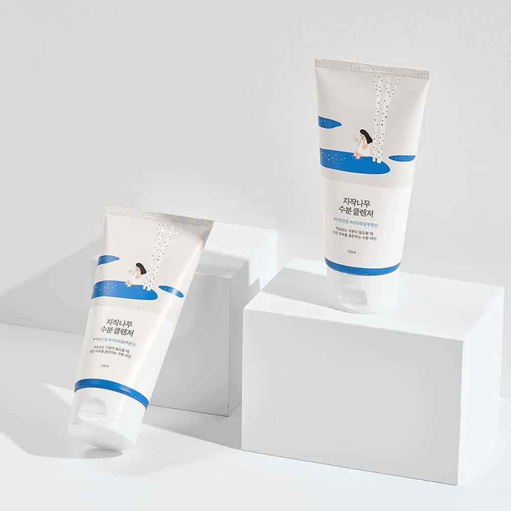 ROUND LAB Birch Juice Moisturizing Cleanser w dwóch tubkach na białym tle, łagodny i nawilżający środek do mycia twarzy z sokiem z brzozy, który delikatnie oczyszcza i nadaje się do wszystkich typów skóry, nawet wrażliwej.