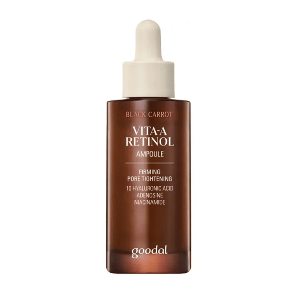 Butelka z Goodal Black Carrot Vita-A Retinol Firming Ampoule jest widoczna. Ma beżową pipetę i ciemnobrązową butelkę. Etykieta opisuje produkt jako "Vita-A Retinol Ampoule" i wymienia właściwości takie jak "Ujędrniające Zwężanie Porów", oraz składniki 10% kwasu hialuronowego, adenozynę i niacynamid.
