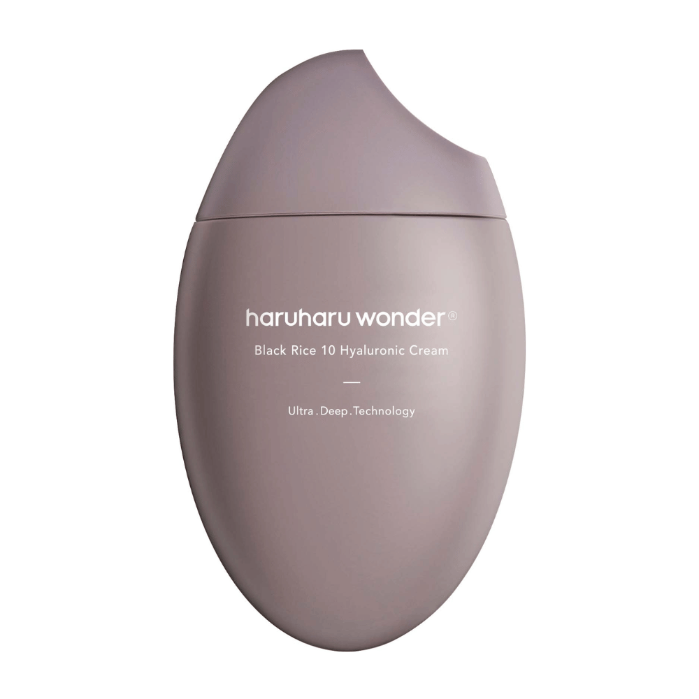Gładkie i stylowe opakowanie "Haruharu Wonder Black Rice 10 Hyaluronic Cream", oznaczone białym tekstem. Opakowanie wykorzystuje "Ultra Deep Technology", co sugeruje zaawansowaną formułę do głębokiego nawilżania skóry.