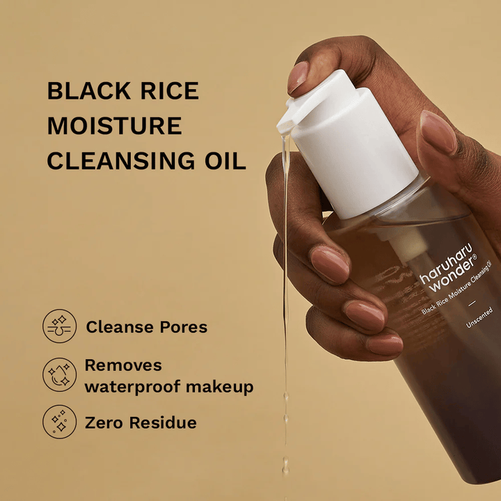 Haruharu Wonder Black Rice Moisture Cleansing Oil wypompowuje olejek oczyszczający – skuteczny przeciwko wodoodpornemu makijażowi, oczyszcza pory i nie pozostawia resztek.