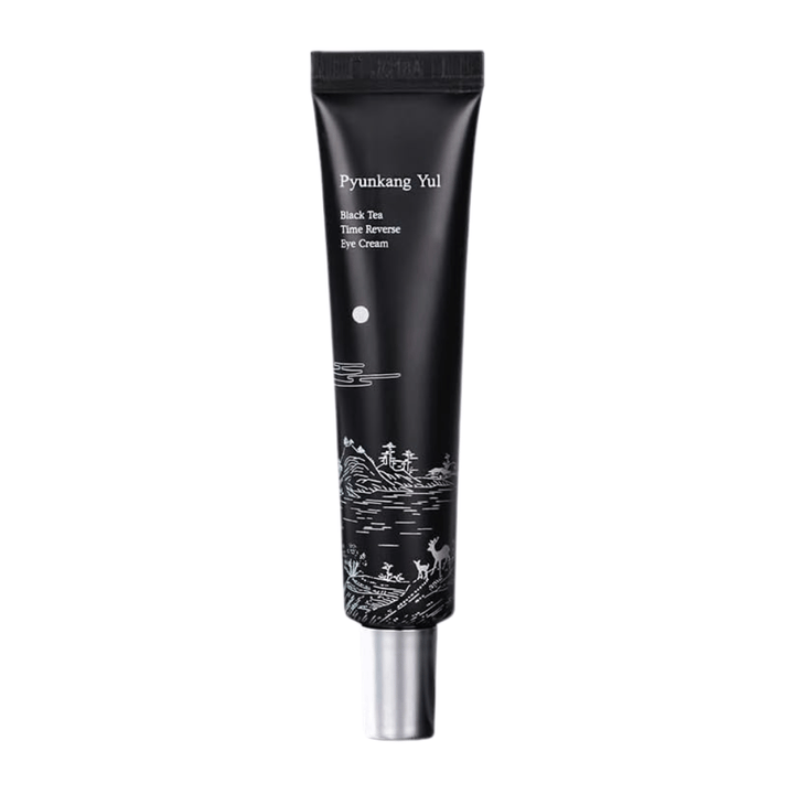 Pyunkang Yul Black Tea Time Reverse Eye Cream 25 ml w czarnej tubce ze sfermentowaną czarną herbatą, peptydami i składnikami nawilżającymi do okolic oczu.