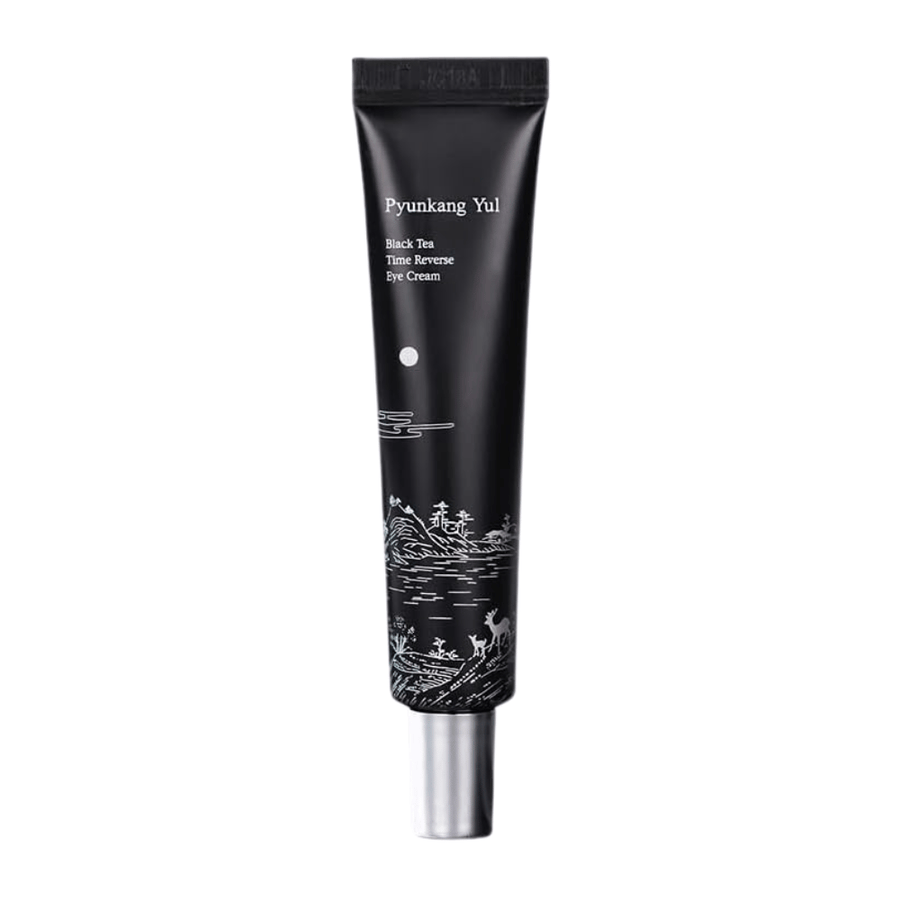 Pyunkang Yul Black Tea Time Reverse Eye Cream 25 ml w czarnej tubce ze sfermentowaną czarną herbatą, peptydami i składnikami nawilżającymi do okolic oczu.