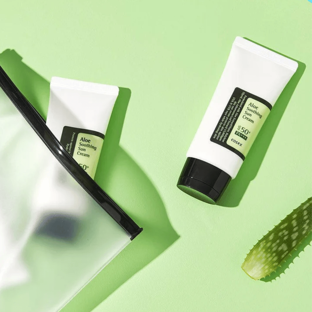 COSRX Aloe Soothing Sun Cream SPF50+ PA+++ – nawilżający krem przeciwsłoneczny z aloesem do codziennej ochrony UV, pokazany w rozmiarze podróżnym