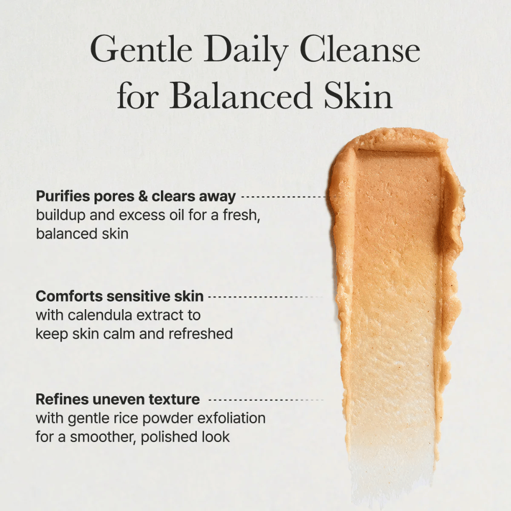 Zbliżenie na Arencia Calendula Rice Mochi Cleanser – kremowy środek czyszczący, który oczyszcza pory, łagodzi wrażliwą skórę i wyrównuje teksturę skóry.
