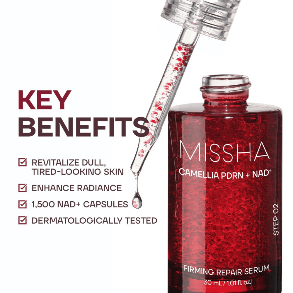 5. MISSHA Camellia PDRN NAD+ Firming Repair Serum – czerwona butelka serum z pipetą i widocznymi kapsułkami oraz najważniejsze zalety produktu