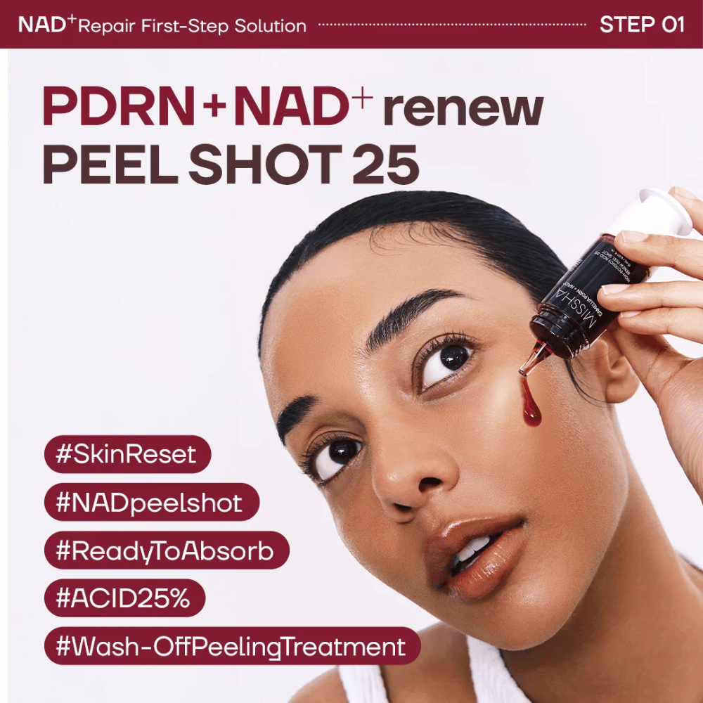 4. MISSHA Camellia PDRN NAD+ High-Potency Acid 25 Renew Peel Shot – modelka nakłada peeling złuszczający na policzek
