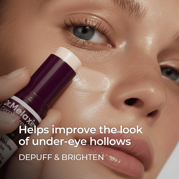 Dr. Melaxin Calcium Volume Multi Balm stosuje się pod oczy, aby zmniejszyć opuchliznę, rozjaśnić i poprawić widoczne zagłębienia.
