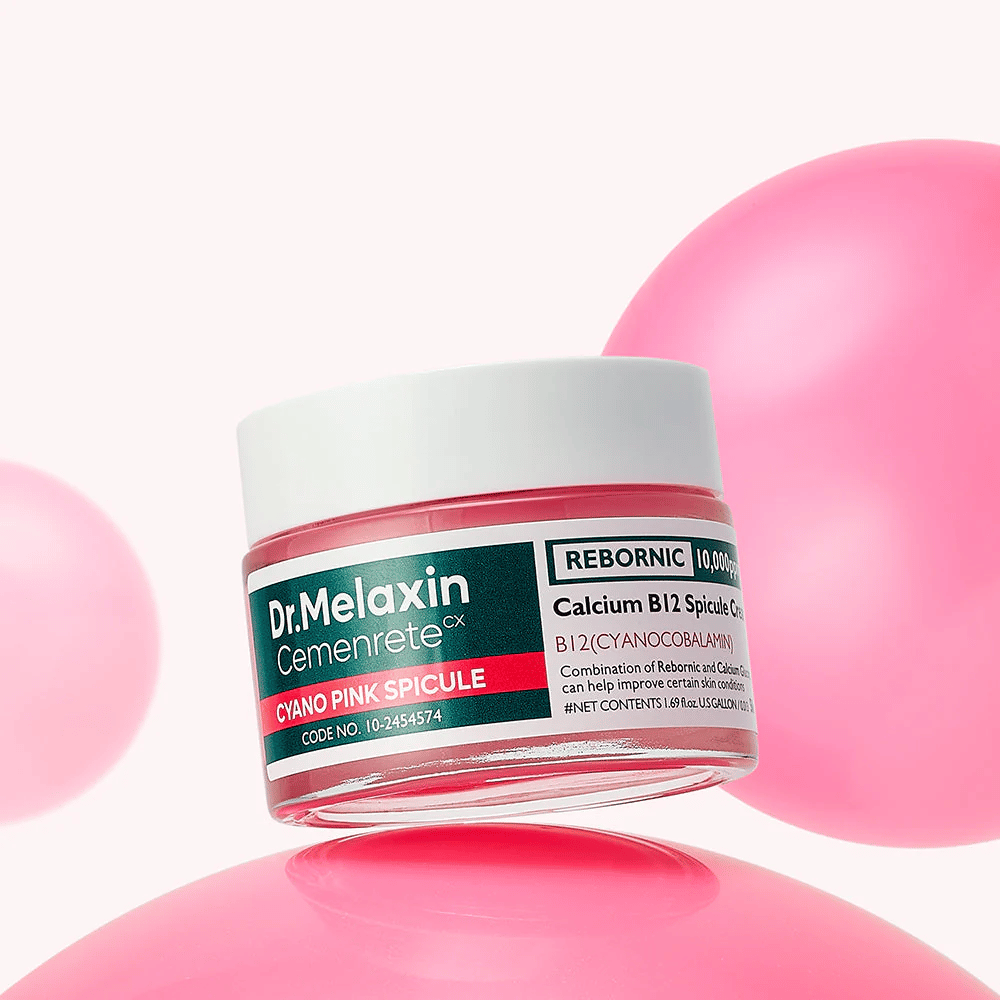 Dr. Melaxin Cemenrete Cyano Pink Spicule Cream z cyjanokobalaminą i spikulami, które pomagają skórze odnawiać się i uzyskać bardziej jednolity koloryt.