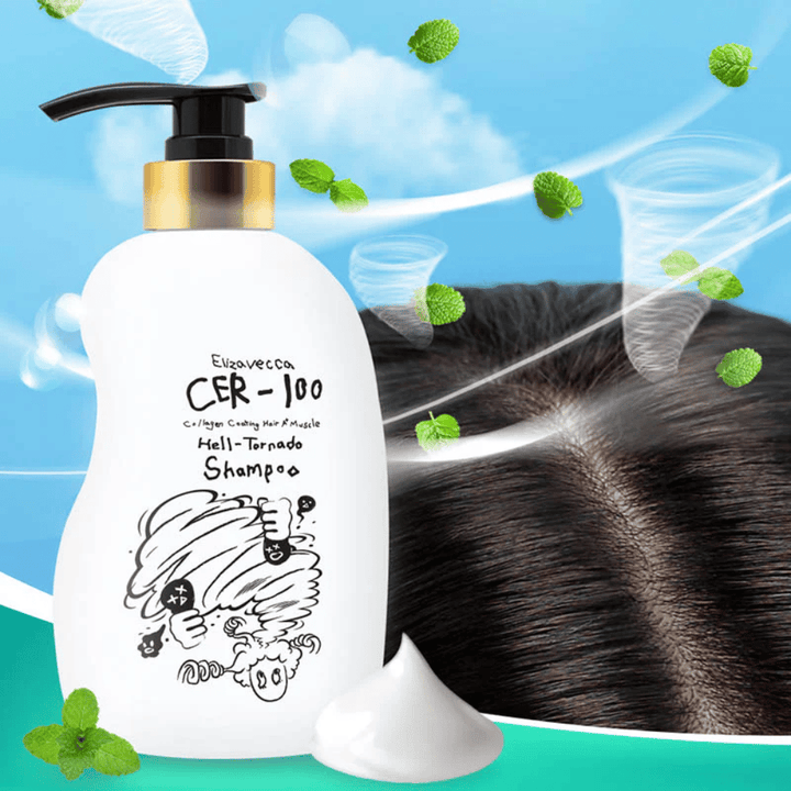 Elizavecca CER-100 Collagen Coating Hair A+ Muscle Helltornado Shampoo jest pokazany na tle zbliżenia skóry głowy. Wirujące podmuchy wiatru i liście mięty ilustrują odświeżające, chłodzące uczucie oraz nacisk na pielęgnację skóry głowy.