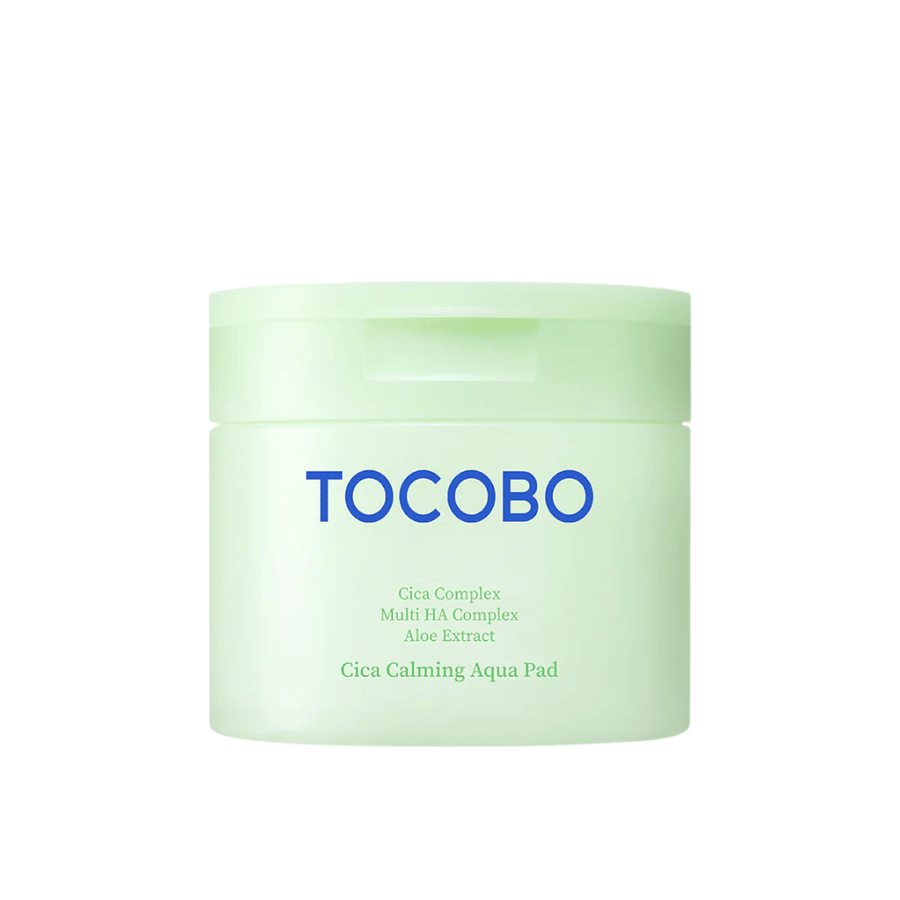 Zdjęcie produktu TOCOBO Cica Calming Aqua Pad na białym tle. Opakowanie jest wyraźnie widoczne, z naciskiem na design i informacje o produkcie.