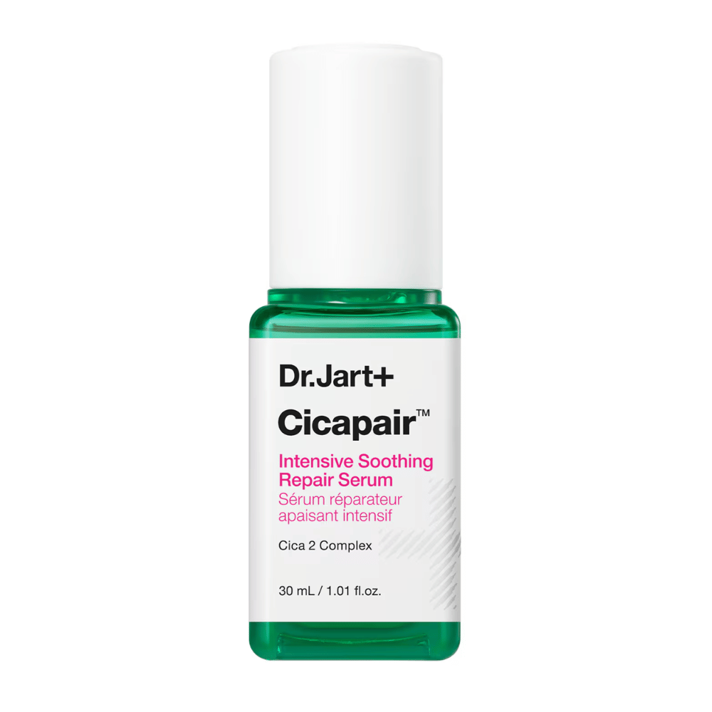 Dr.Jart+ Cicapair Intensive Soothing Repair Serum, 30 ml butelka. Butelka ma biały korek z zielonym spodem i etykietę z napisem "Cicapair Intensive Soothing Repair Serum" oraz "Cica 2 Complex".