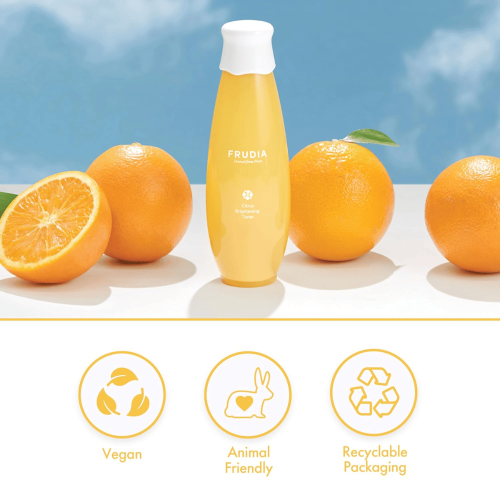 FRUDIA Citrus Brightening Toner z pomarańczami – rozświetlająca koreańska tonik do twarzy z cytrusem, witaminą C i ekstraktem z owoców, która wyrównuje koloryt skóry i nadaje naturalny blask.