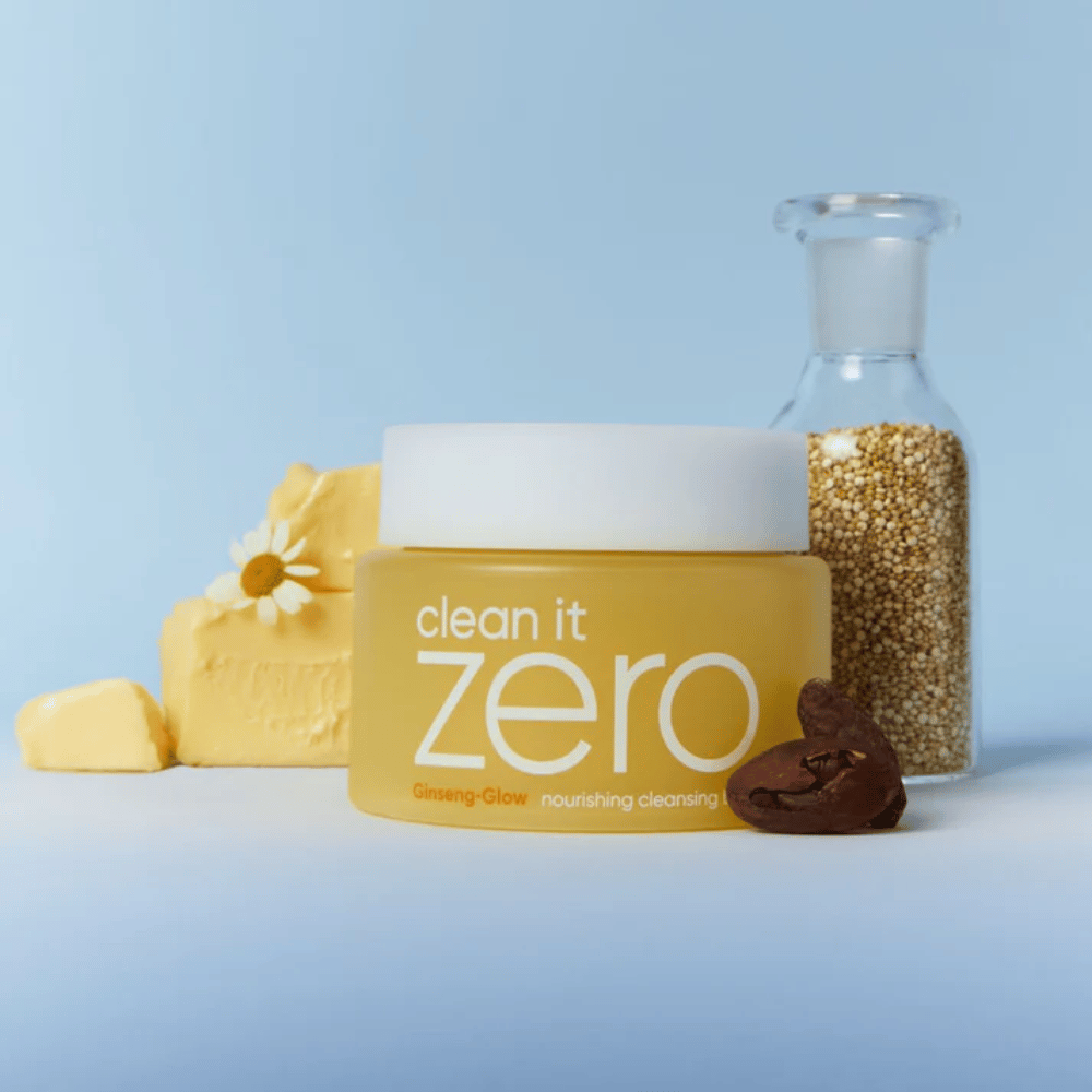 Zdjęcie produktu Clean It Zero Ginseng-Glow Cleansing Balm z inspiracją składnikową, taką jak żeń-szeń i odżywcze oleje, delikatny balsam oczyszczający, który rozpuszcza makijaż i oczyszcza skórę bez wysuszania.