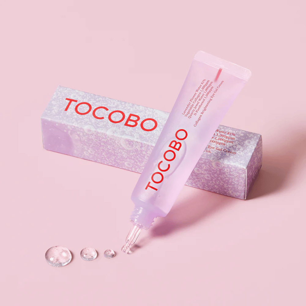 Zdjęcie przedstawia produkt od TOCOBO, który jest "Collagen Brightening Eye Gel Cream". Opakowanie jest różowe z przezroczystym żelem, który wydobywa się z tubki. Produkt wydaje się być przeznaczony do rozjaśniania i nawilżania okolic oczu.
