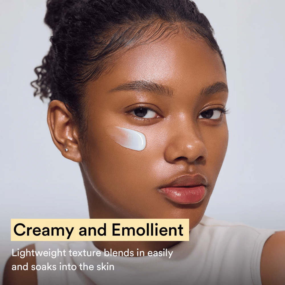 Kobieta z Abib Collagen Eye Crème na policzku. Produkt ma jedwabistą konsystencję, która szybko się wchłania i wygładza powierzchnię skóry.