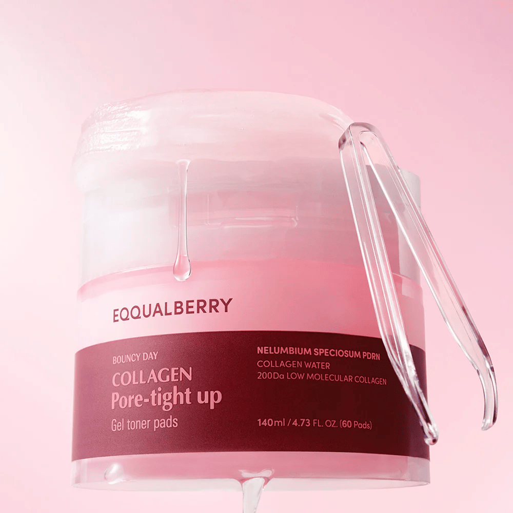 Opakowanie Collagen Pore-Tight Up Gel Toner Pads, z różowym odcieniem i aktywnymi składnikami, takimi jak kolagen i Nelumbium Speciosum. Produkt pokazuje, jak żel z maski kapie z krawędzi słoika.