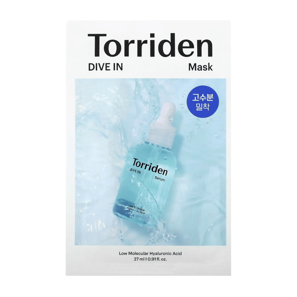 Opakowanie "Torriden Dive In Mask" z kwasem hialuronowym, wodne tło.