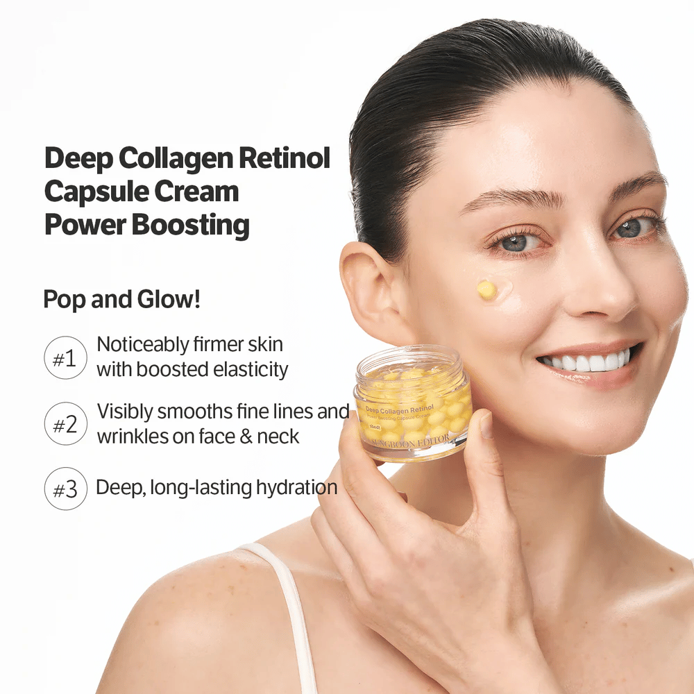 Uśmiechnięta osoba nakłada Sungboon Editor Deep Collagen Retinol Capsule Cream na policzek. Krem, który napina skórę i wygładza linie.