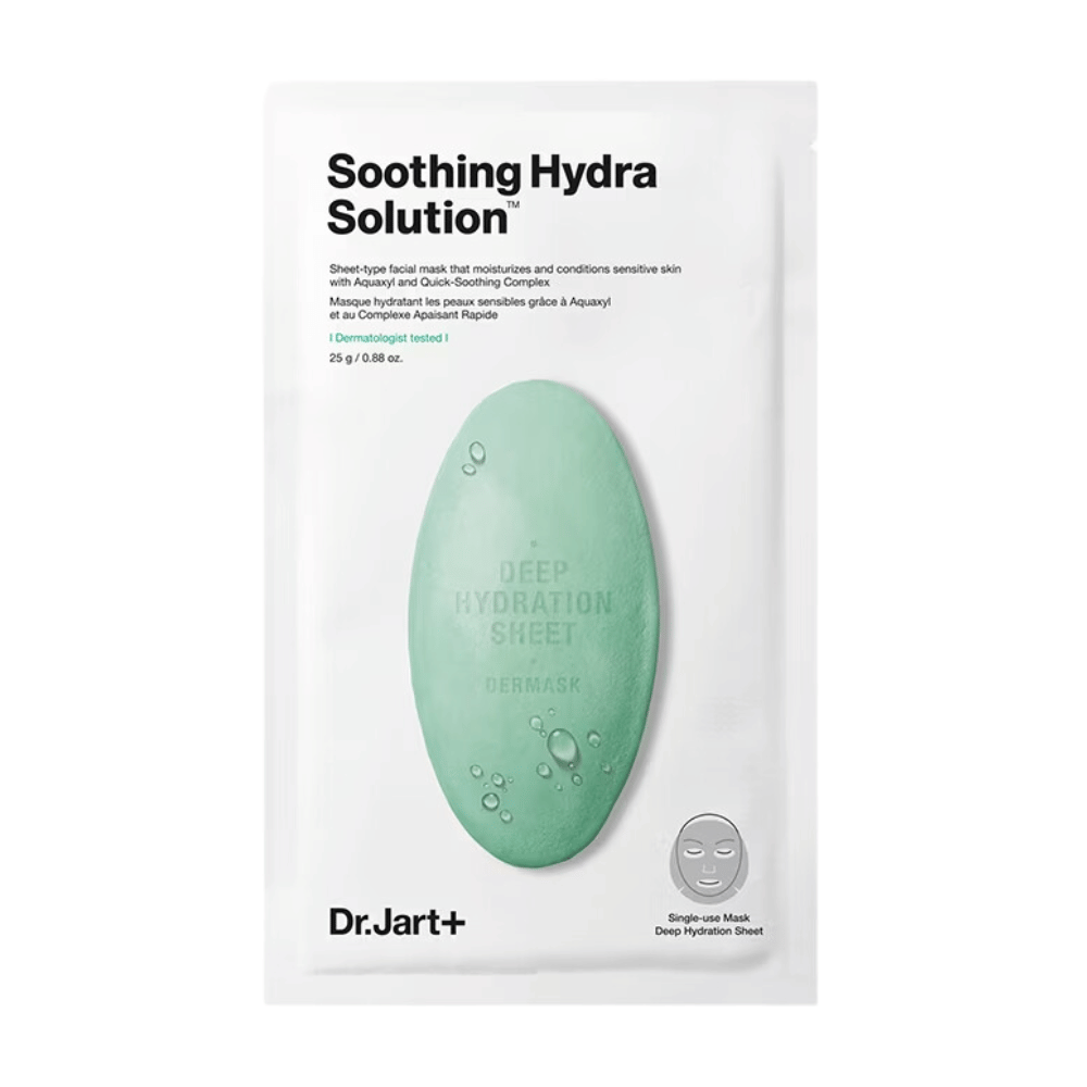 Opakowanie maseczki głęboko nawilżającej "Soothing Hydra Solution" od Dr.Jart+ z zielonym, w kształcie kropli wody, wzorem na białym tle. Maseczka jest produktem jednorazowego użytku przeznaczonym do głębokiego nawilżania.