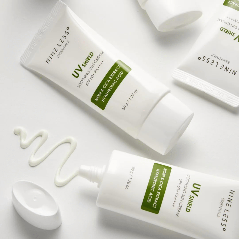 NINE LESS Essentials UV Shield Soothing Sun Cream SPF 50+ PA++++ z noni, cica i kwasem hialuronowym, który nawilża i chroni skórę przed promieniowaniem UVA i UVB.