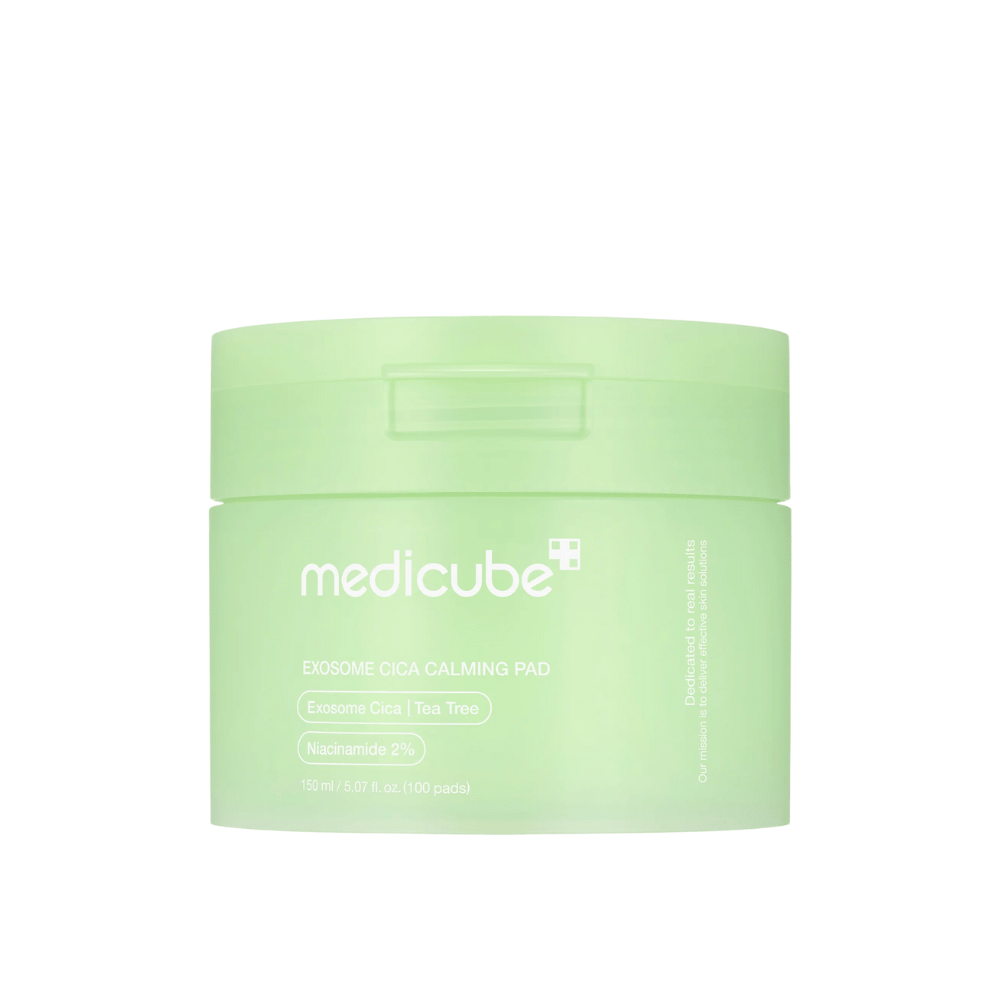 Zbliżenie na Medicube Exosome Cica Calming Pads w jasnozielonym opakowaniu, 150 ml/100 płatków do łagodzenia i nawilżania pielęgnacji skóry.