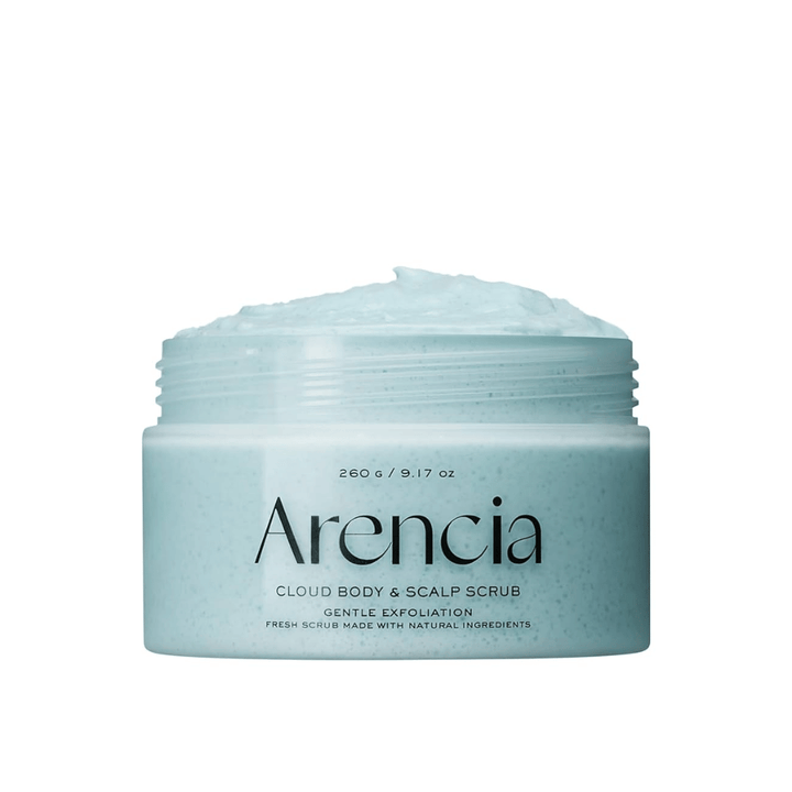 Arencia Fresh Cloud Scrub French Mint & Lily na białym tle. Odświeżający peeling do ciała i skóry głowy, który delikatnie złuszcza i daje chłodne, miękkie uczucie skóry.