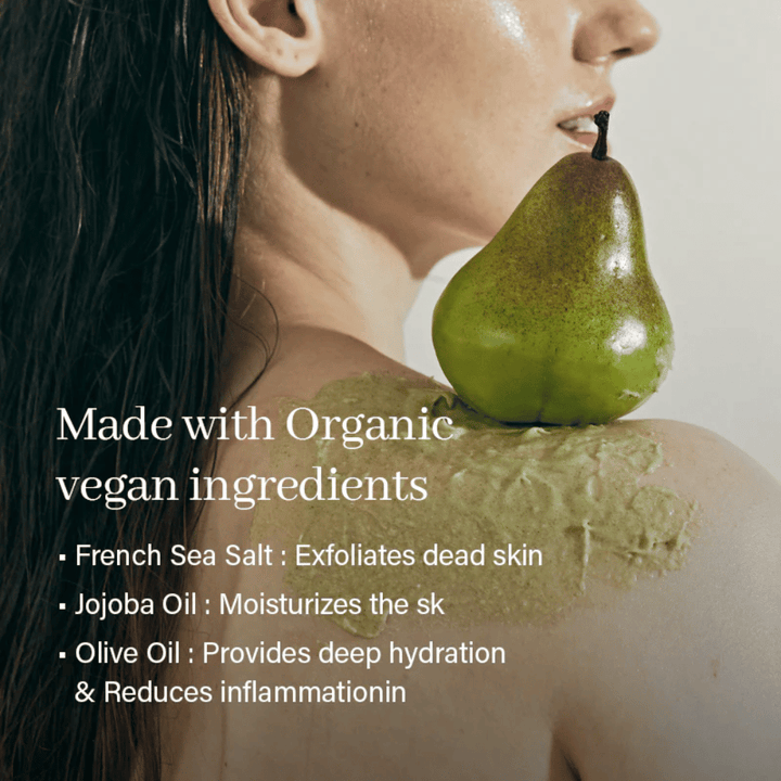 Modelka z peelingiem do ciała nałożonym na ramię i plecy, Arencia body scrub z naturalnymi składnikami i ekstraktami owocowymi.