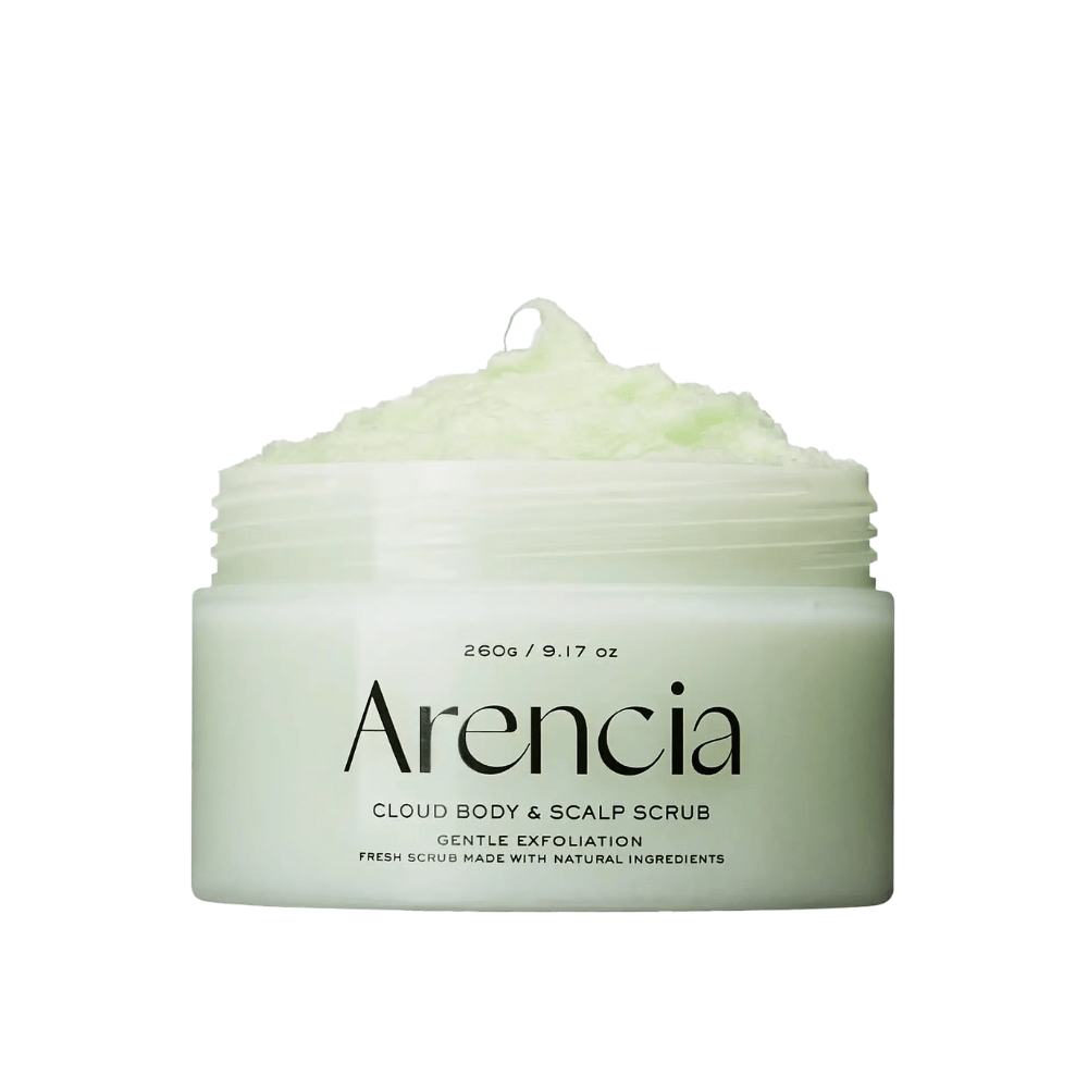 Arencia Fresh Cloud Body & Scalp Scrub w otwartym słoiku na białym tle. Kremowy peeling do ciała, który delikatnie złuszcza, nawilża skórę i daje miękkie, świeże uczucie.