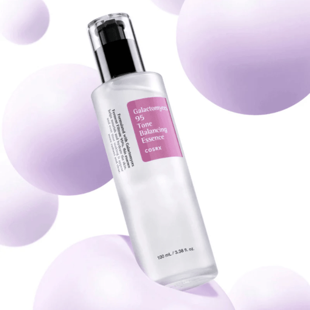 COSRX Galactomyces 95 Tone Balancing Essence w przezroczystej butelce z fioletową etykietą. Esencja nadaje blask, wyrównuje koloryt skóry i poprawia strukturę skóry.