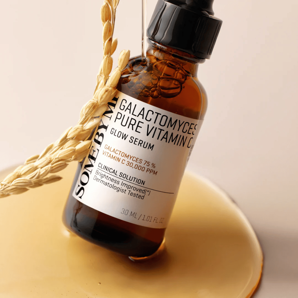 Some By Mi Galactomyces Pure Vitamin C Glow Serum to potężne rozwiązanie dla poprawy blasku i gładkości skóry. Zawierające 75% ekstrakt z galactomyces i 30 000 ppm witaminy C, to serum zapewnia intensywne rozjaśnianie i nawilżenie.
