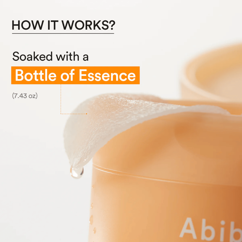 Zbliżenie na płatek tonik nawilżający nasączony esencją z Abib Glutathiosome Dark Spot Pad Vita Touch.