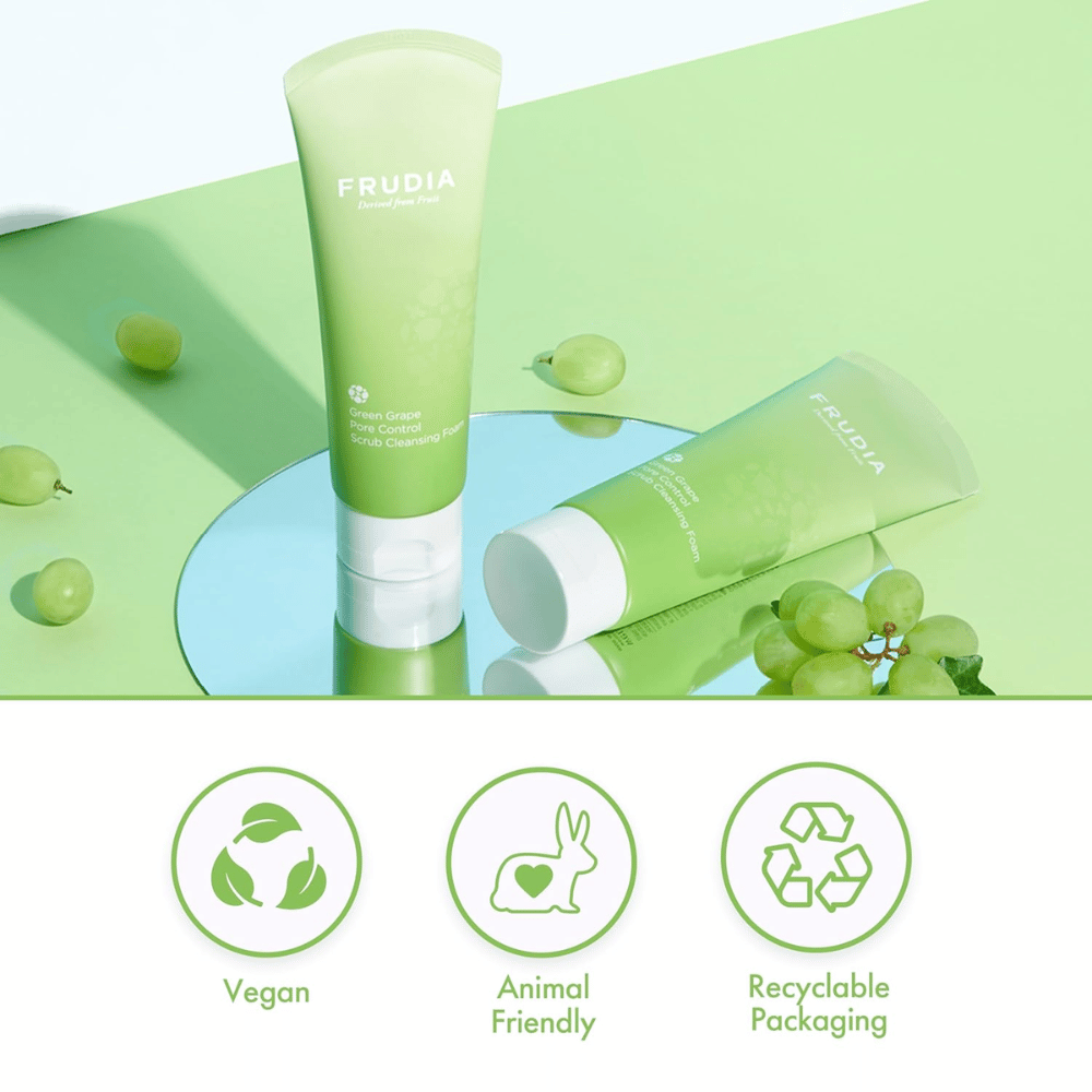 FRUDIA Green Grape Pore Control Scrub Cleansing Foam – wegański i cruelty-free środek do mycia twarzy z opakowaniem nadającym się do recyklingu, stworzony do skutecznej pielęgnacji porów.