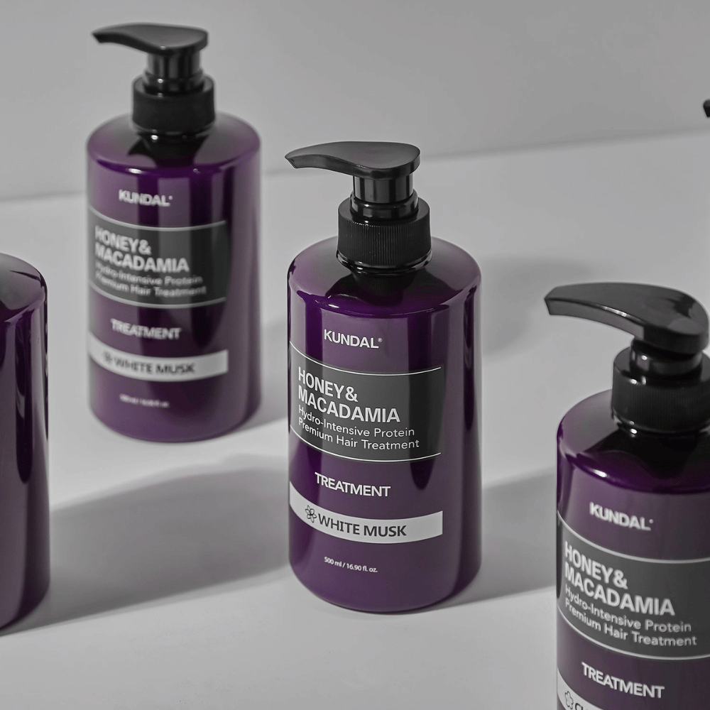 KUNDAL Miód i Makadamia Hydro-Intensywne Białko Premium do Włosów Treatment Biały Piżmo, 500 ml, w fioletowej butelce z pompką.