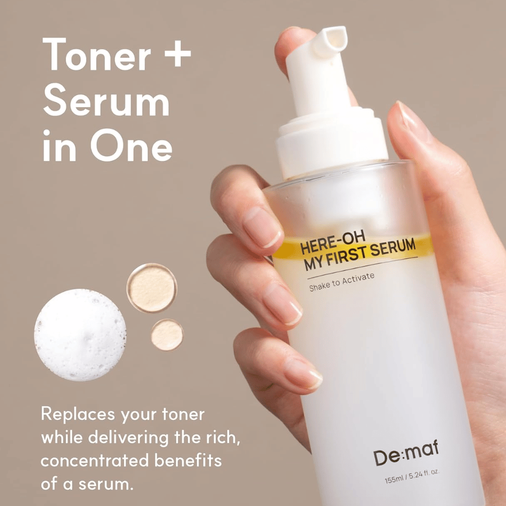 Pokazuje, jak produkt łączy tonik do twarzy i serum w jednym kroku dla prostej i skutecznej pielęgnacji skóry.