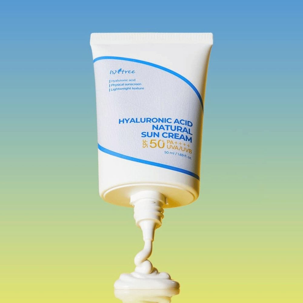 Isntree Hyaluronic Acid Natural Sun Cream to krem przeciwsłoneczny z SPF50+ PA++++, który zapewnia silną ochronę przed promieniowaniem UVA i UVB. Zawiera kwas hialuronowy, który głęboko nawilża, a fizyczny filtr jest delikatny dla wrażliwej skóry.